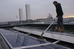 Thuis-en-Zn_Zonnepanelen-reiniging03